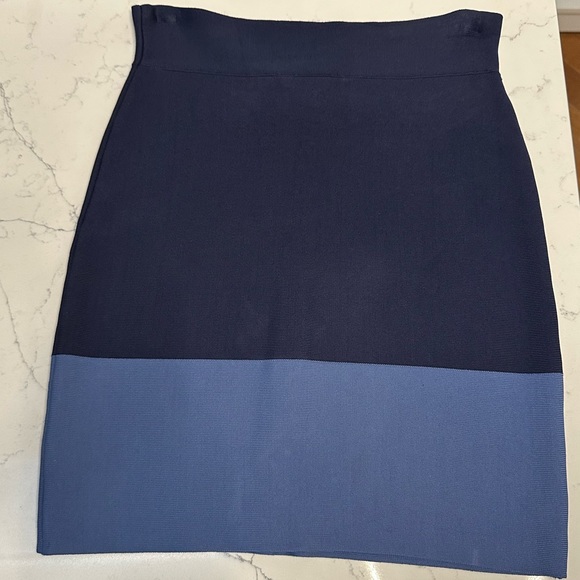 BCBG bodycon skirt - Picture 3 of 5